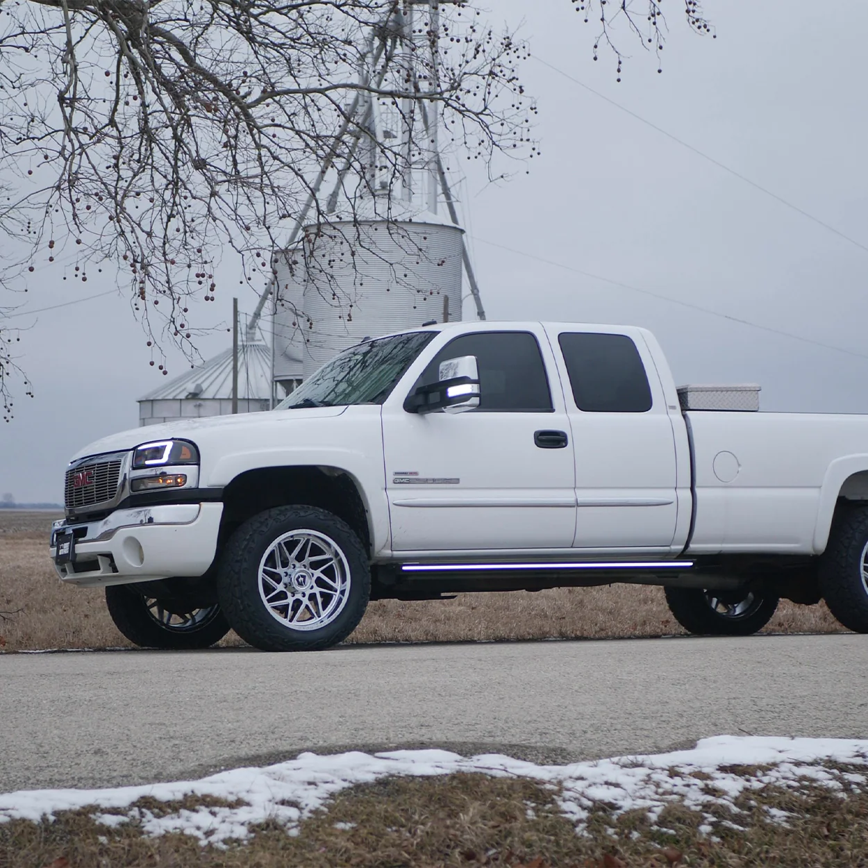 Lumastep M1 Light Up Running Boards | 1999-2007 Chevy Silverado & GMC Sierra - J. C. Star Autoworks, Inc.