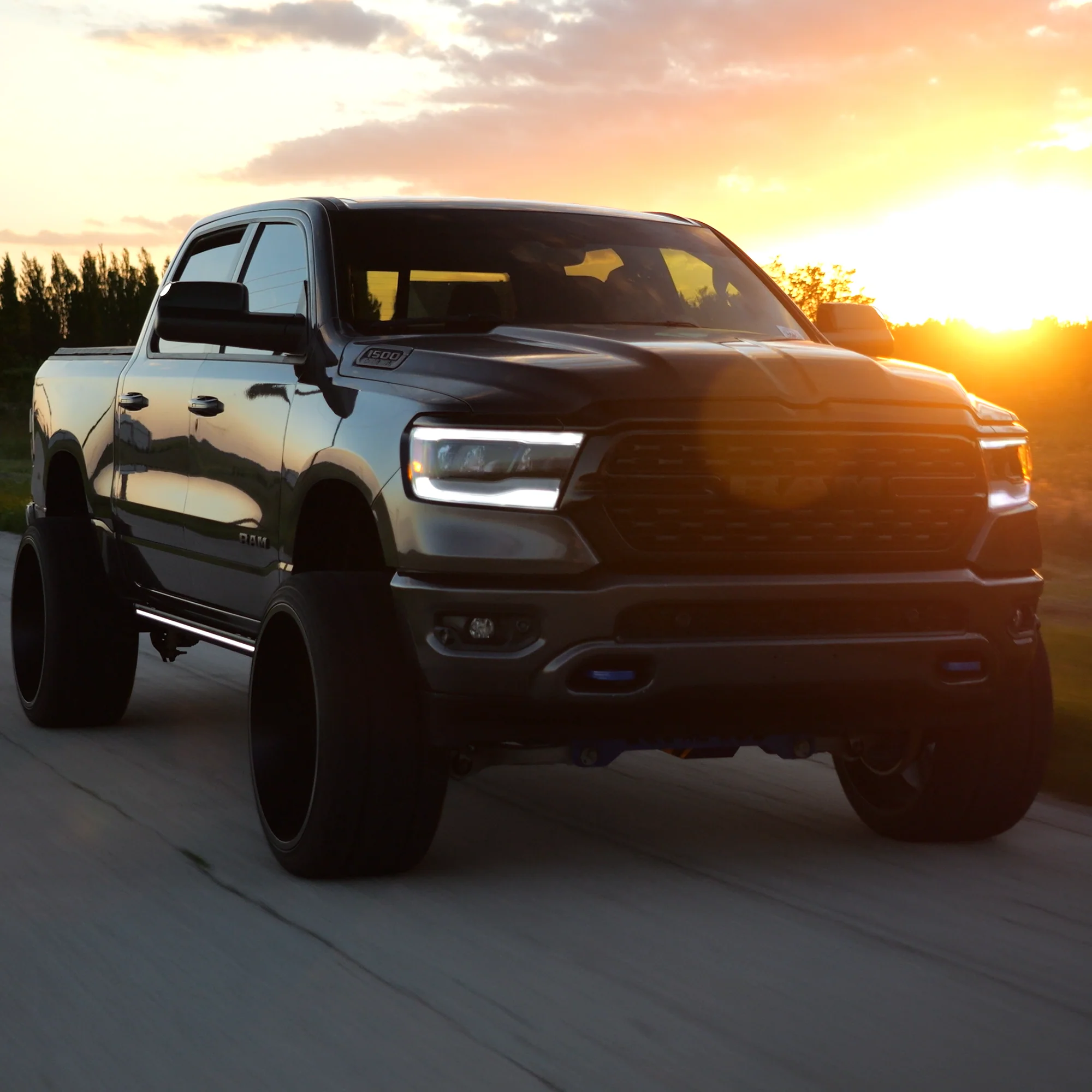 Lumastep M2 Powered Light Up Running Boards | 2019-2024 Dodge Ram 1500 - J. C. Star Autoworks, Inc.