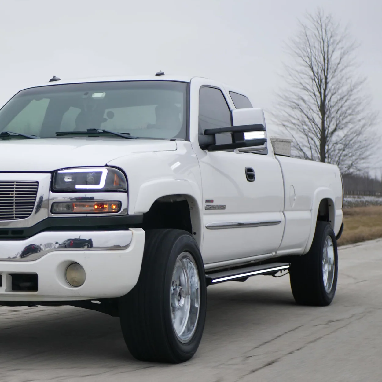 Lumastep M1 Light Up Running Boards | 1999-2007 Chevy Silverado & GMC Sierra - J. C. Star Autoworks, Inc.